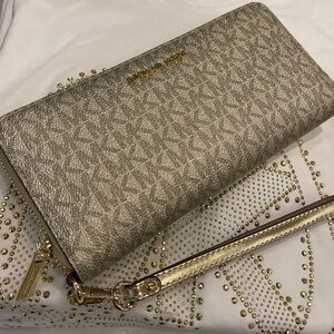 MICHAEL KORS Jet Set Large Metallic Signature Logo Continental Wallet Wristlet